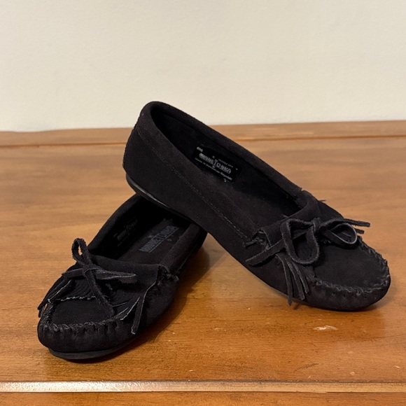 Minnetonka Shoes - Minnetonka Kilty Hardsole Black Fringe Moccasins Size 6